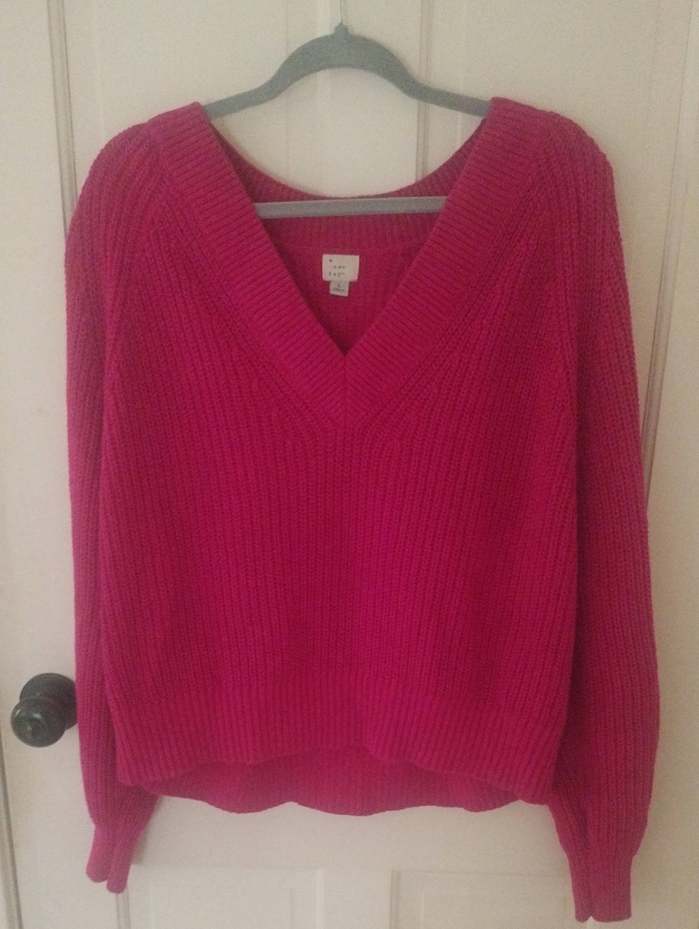 a new day Ribbed V-Neck Sweater in Hot Pink